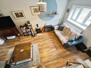 Lounge- click for photo gallery